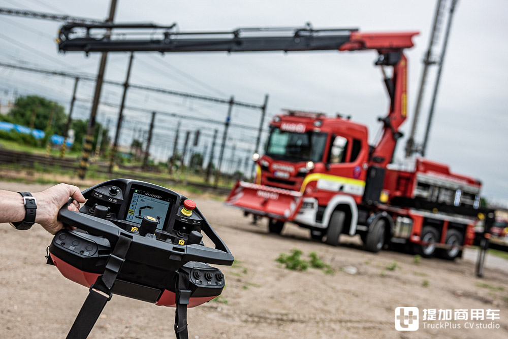 用于救援火车的卡车,8X8驱动,带您好好看看这辆斯堪尼亚破障车 - 第9张 - 提加商用车网 用于救援火车的卡车,8X8驱动,带您好好看看这辆斯堪尼亚破障车 - 第9张