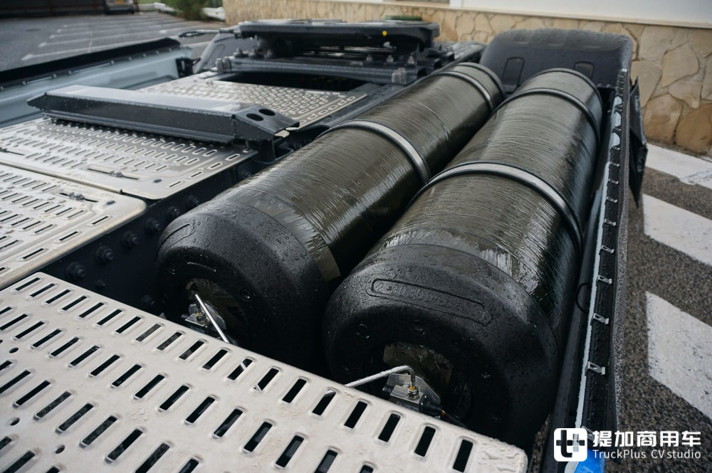 不用电池，只有氢内燃机，带您看看荷兰达夫怎么做氢燃料卡车 - 第9张