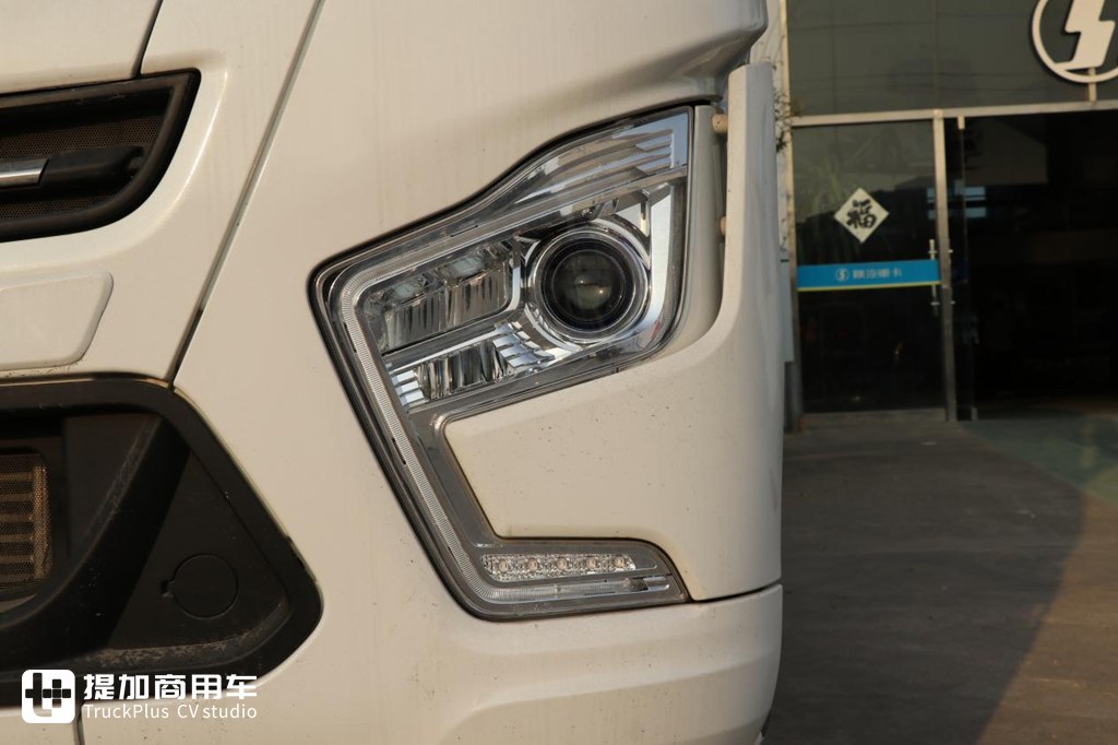 速比低至2.533,性能舒适性不输进口卡车,陕汽德龙X6000快递版配置真强悍 - 第11张 - 提加商用车网 速比低至2.533,性能舒适性不输进口卡车,陕汽德龙X6000快递版配置真强悍 - 第11张