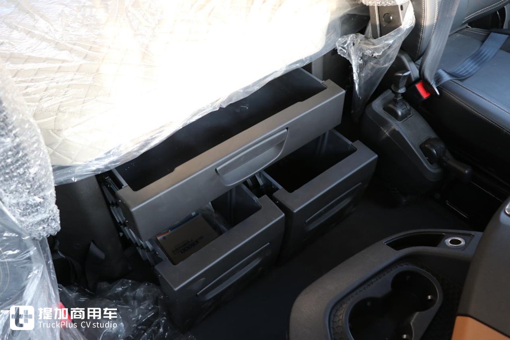 速比低至2.533,性能舒适性不输进口卡车,陕汽德龙X6000快递版配置真强悍 - 第21张 - 提加商用车网 速比低至2.533,性能舒适性不输进口卡车,陕汽德龙X6000快递版配置真强悍 - 第21张