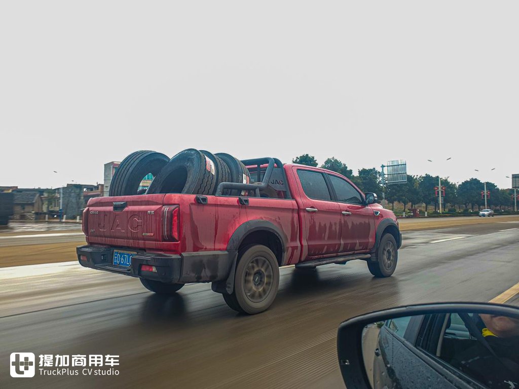 跟车江淮悍途皮卡车主李师傅,真没遇到过这样的车主,竟一路夸到底 - 第4张 - 提加商用车网 跟车江淮悍途皮卡车主李师傅,真没遇到过这样的车主,竟一路夸到底 - 第4张