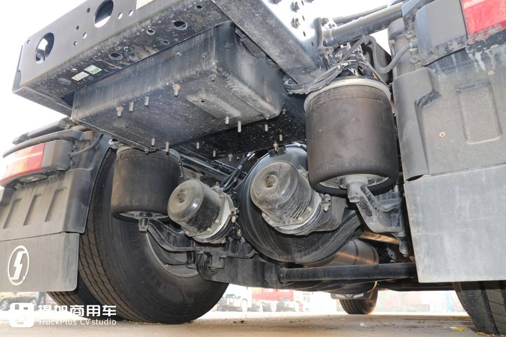 速比低至2.533,性能舒适性不输进口卡车,陕汽德龙X6000快递版配置真强悍 - 第7张 - 提加商用车网 速比低至2.533,性能舒适性不输进口卡车,陕汽德龙X6000快递版配置真强悍 - 第7张