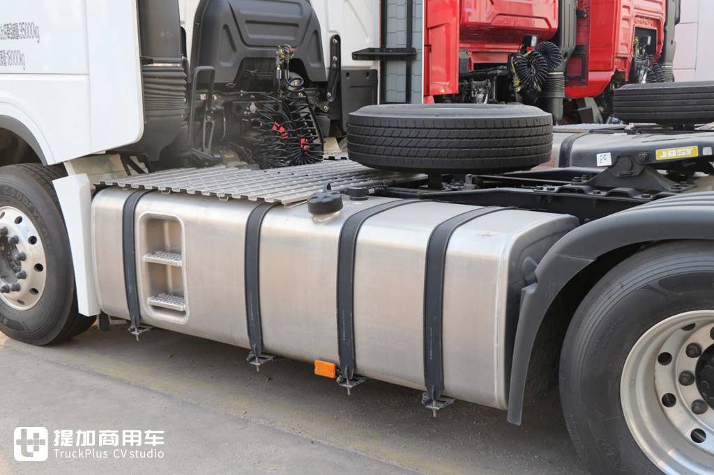 速比低至2.533,性能舒适性不输进口卡车,陕汽德龙X6000快递版配置真强悍 - 第8张 - 提加商用车网 速比低至2.533,性能舒适性不输进口卡车,陕汽德龙X6000快递版配置真强悍 - 第8张