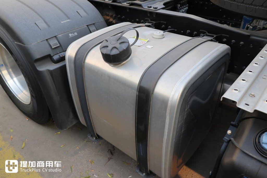 速比低至2.533,性能舒适性不输进口卡车,陕汽德龙X6000快递版配置真强悍 - 第9张 - 提加商用车网 速比低至2.533,性能舒适性不输进口卡车,陕汽德龙X6000快递版配置真强悍 - 第9张