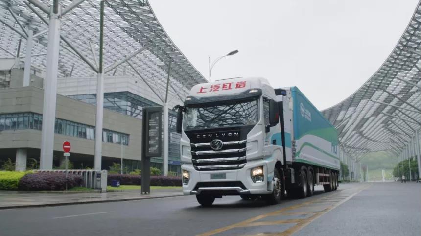 高效率、绿色环保!上汽红岩杰狮H6充换一体纯电动牵引车斩获“年度新能源车” - 第2张 - 提加商用车网 高效率、绿色环保!上汽红岩杰狮H6充换一体纯电动牵引车斩获“年度新能源车” - 第2张