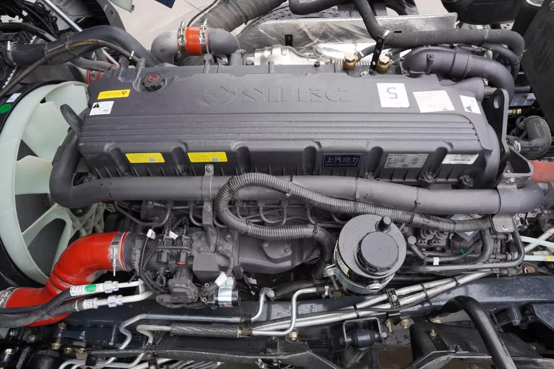 高效动力+人性化驾乘设计,长途干线运输车型:上汽红岩杰狮H6牵引车实测 - 第2张 - 提加商用车网 高效动力+人性化驾乘设计,长途干线运输车型:上汽红岩杰狮H6牵引车实测 - 第2张