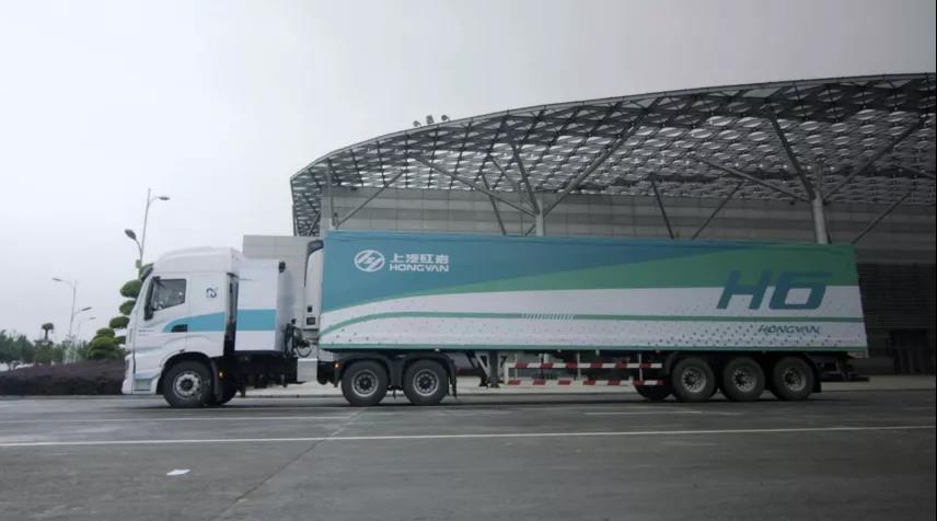 高效率、绿色环保!上汽红岩杰狮H6充换一体纯电动牵引车斩获“年度新能源车” - 第3张 - 提加商用车网 高效率、绿色环保!上汽红岩杰狮H6充换一体纯电动牵引车斩获“年度新能源车” - 第3张