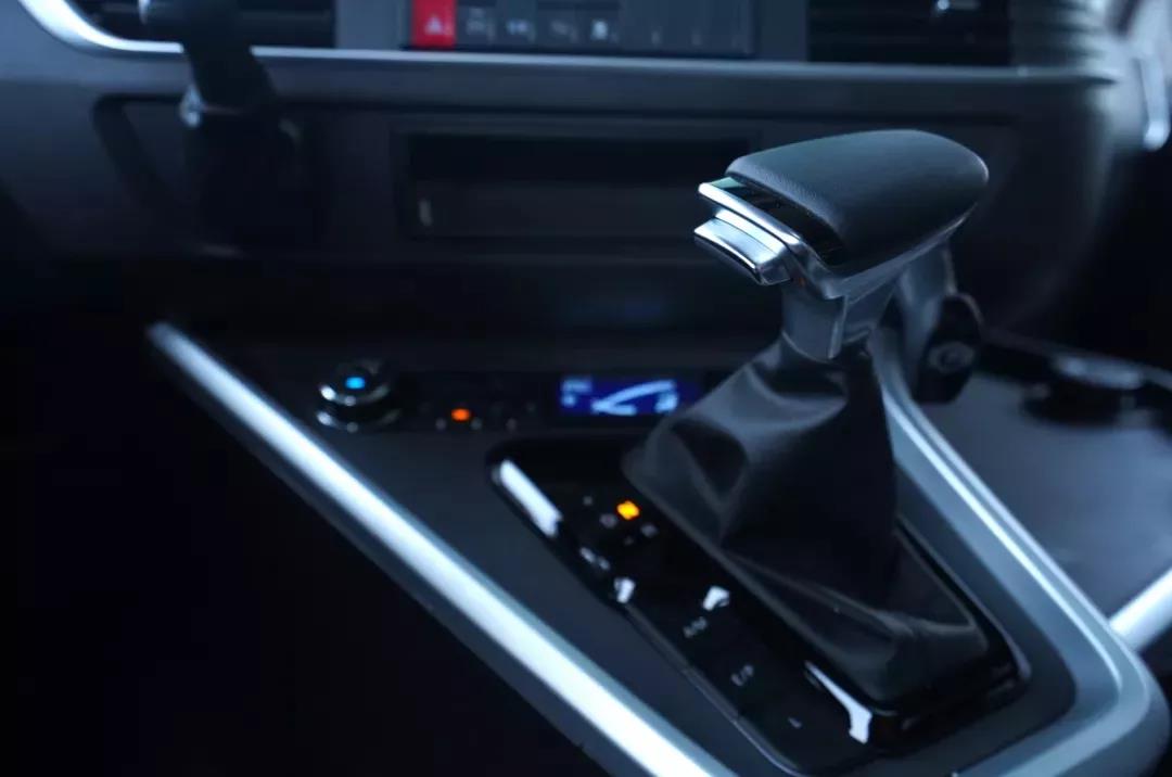 高效动力+人性化驾乘设计,长途干线运输车型:上汽红岩杰狮H6牵引车实测 - 第3张 - 提加商用车网 高效动力+人性化驾乘设计,长途干线运输车型:上汽红岩杰狮H6牵引车实测 - 第3张