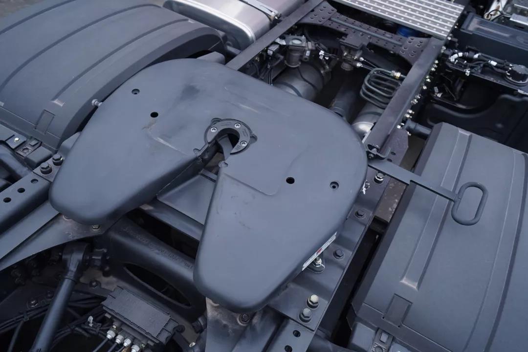 红岩杰狮H6牵引车实测:底盘、辅助系统优化升级,让长途运输更智能便捷 - 第2张 - 提加商用车网 红岩杰狮H6牵引车实测:底盘、辅助系统优化升级,让长途运输更智能便捷 - 第2张