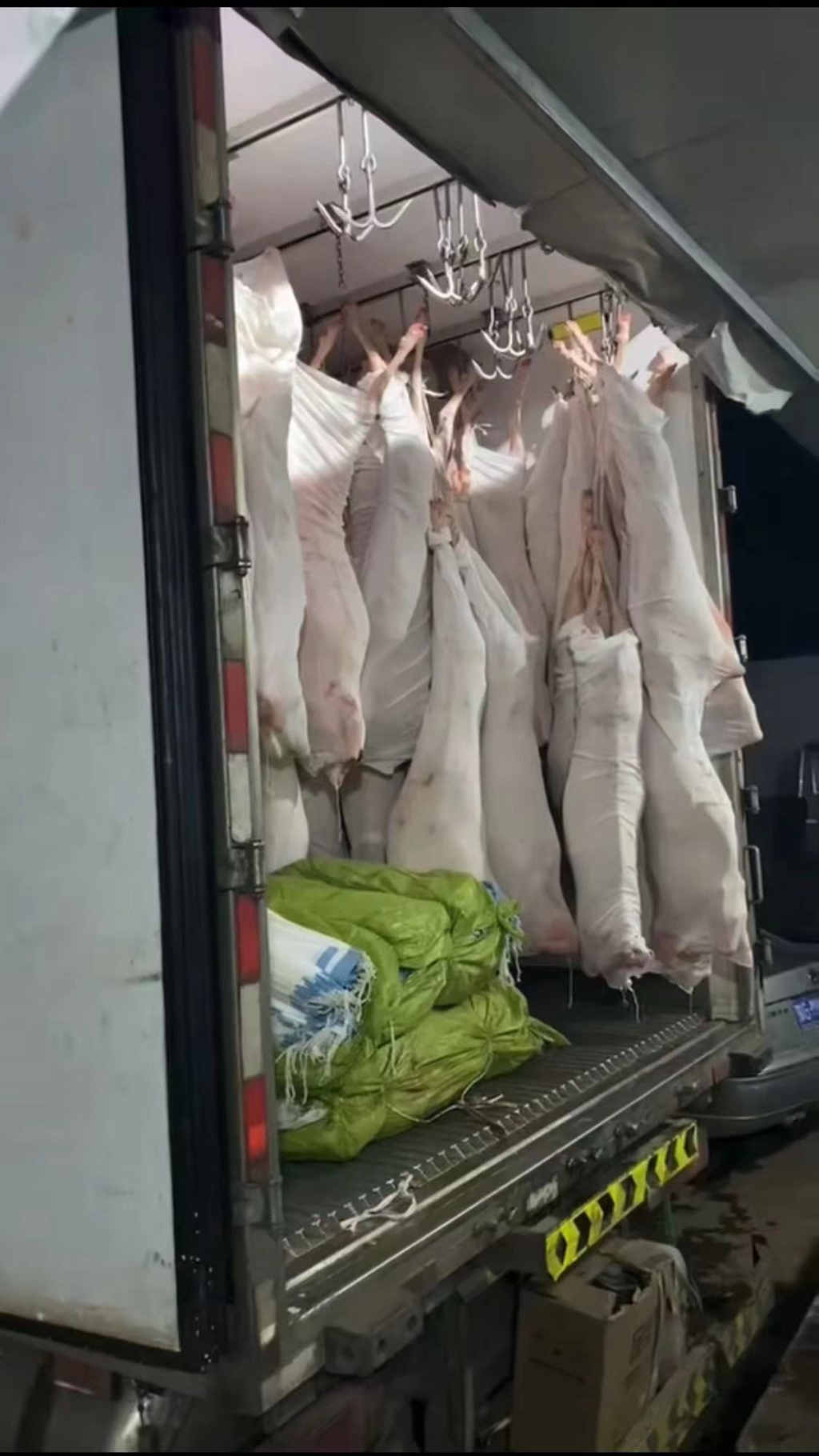 肉挂冷藏车如何征服“生命禁区”青藏线?卡友高师傅:山东通迈冷藏 - 第6张 - 提加商用车网 肉挂冷藏车如何征服“生命禁区”青藏线?卡友高师傅:山东通迈冷藏 - 第6张