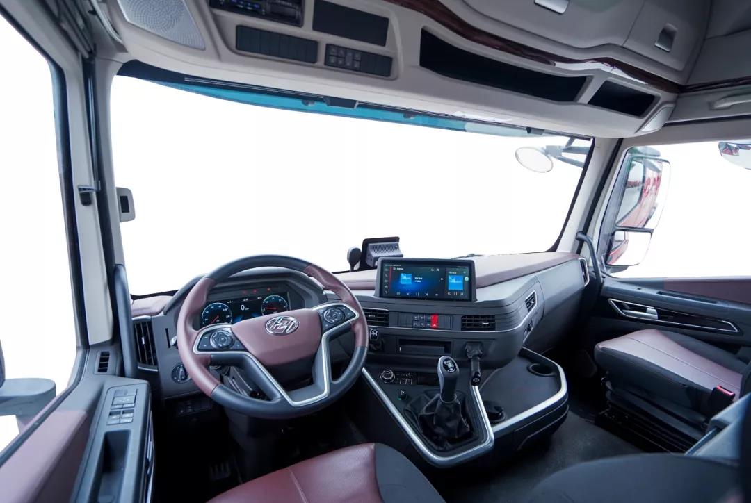 高效动力+人性化驾乘设计,长途干线运输车型:上汽红岩杰狮H6牵引车实测 - 第4张 - 提加商用车网 高效动力+人性化驾乘设计,长途干线运输车型:上汽红岩杰狮H6牵引车实测 - 第4张