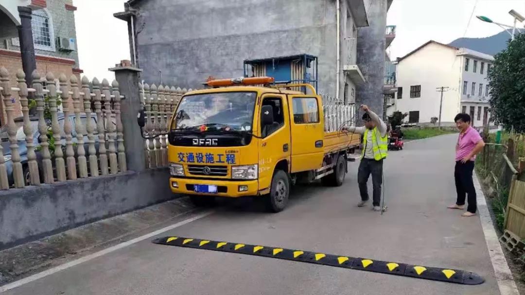 市政工程选啥车？这家公司连续出手7辆多利卡 - 第4张