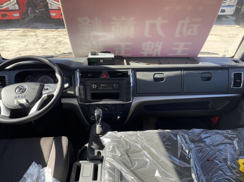 符合年轻用户审美需求 搭载玉柴动力的多利卡D7锐能版实拍 - 第13张 - 提加商用车网 符合年轻用户审美需求 搭载玉柴动力的多利卡D7锐能版实拍 - 第13张