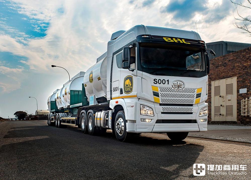 解放卡车畅销南非,实拍当地生产的JH6牵引车,带您看看配置有啥不一样