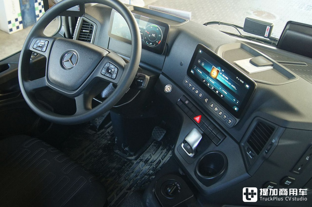8x6驱动还带电子后视镜，这台奔驰Arocs自卸车配置亮点真多 - 第10张