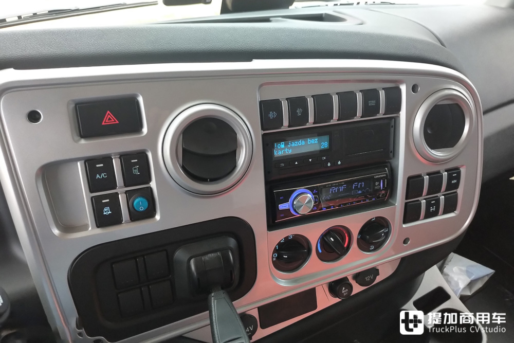 在欧洲走“廉价”路线福特Cargo自卸车,带您看看它的配置如何 - 第12张 - 提加商用车网 在欧洲走“廉价”路线福特Cargo自卸车,带您看看它的配置如何 - 第12张