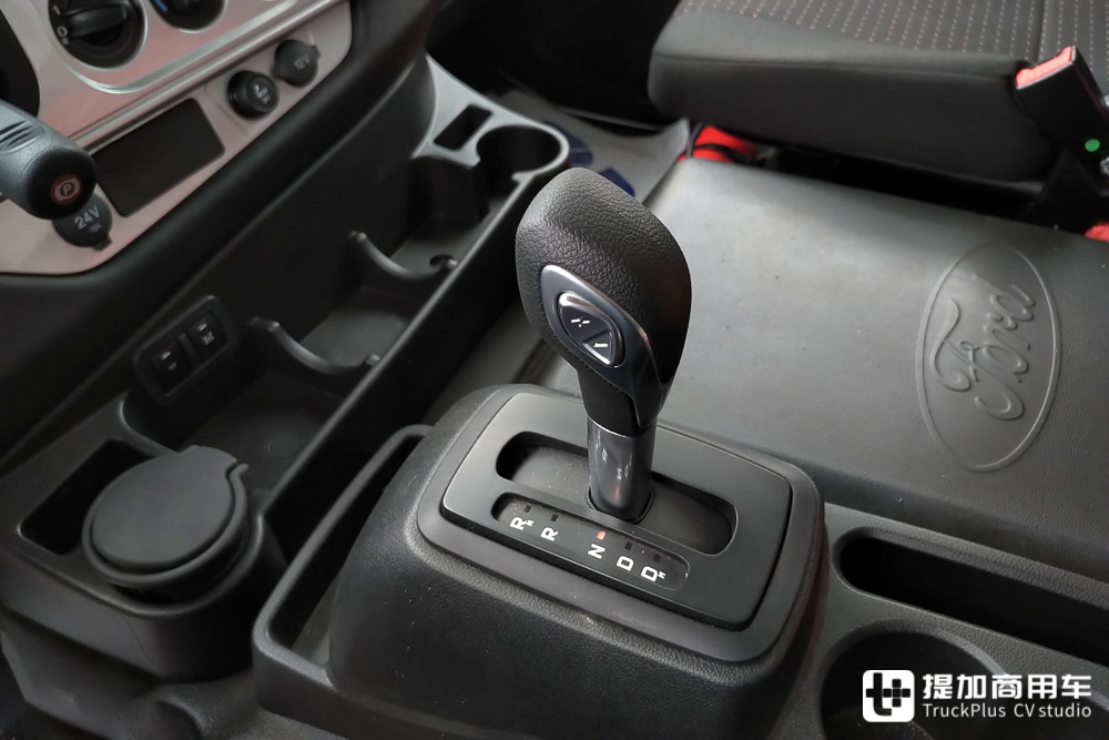 在欧洲走“廉价”路线福特Cargo自卸车,带您看看它的配置如何 - 第13张 - 提加商用车网 在欧洲走“廉价”路线福特Cargo自卸车,带您看看它的配置如何 - 第13张