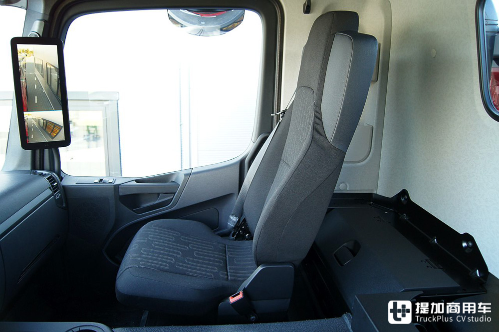 8x6驱动还带电子后视镜，这台奔驰Arocs自卸车配置亮点真多 - 第15张