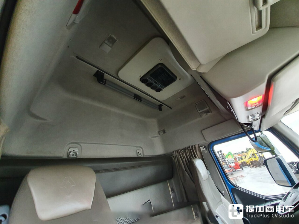 既是普通牵引车,又是卡车运输车和清障车,带您看一辆极其特殊的雷诺Premium卡车 - 第17张 - 提加商用车网 既是普通牵引车,又是卡车运输车和清障车,带您看一辆极其特殊的雷诺Premium卡车 - 第17张