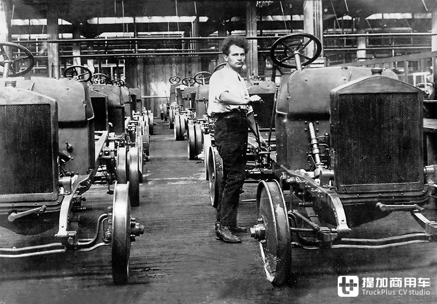 从菲亚特“偷师”而来,苏联历史上第一台卡车 ,AMO-F-15历史科普 - 第3张 - 提加商用车网 从菲亚特“偷师”而来,苏联历史上第一台卡车 ,AMO-F-15历史科普 - 第3张