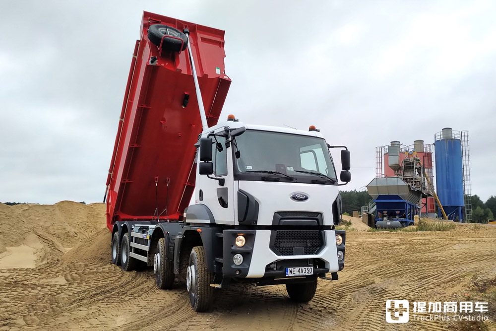 在欧洲走“廉价”路线福特Cargo自卸车,带您看看它的配置如何 - 第3张 - 提加商用车网 在欧洲走“廉价”路线福特Cargo自卸车,带您看看它的配置如何 - 第3张