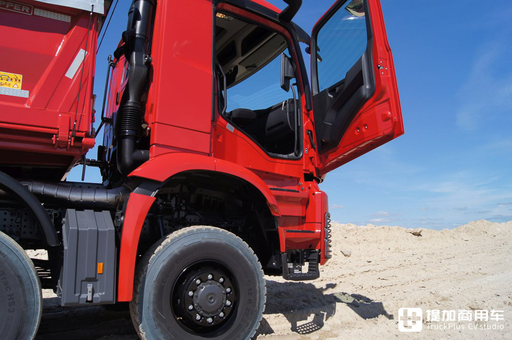 8x6驱动还带电子后视镜，这台奔驰Arocs自卸车配置亮点真多 - 第4张