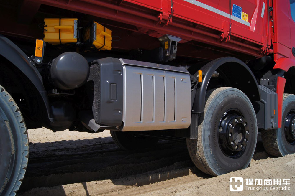 8x6驱动还带电子后视镜，这台奔驰Arocs自卸车配置亮点真多 - 第7张