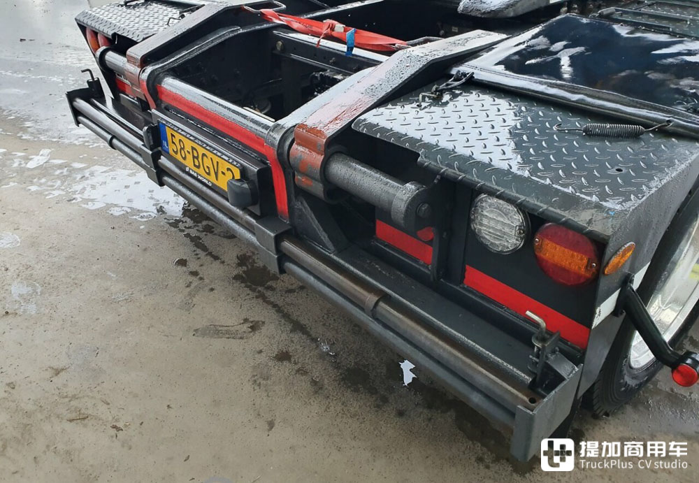 既是普通牵引车,又是卡车运输车和清障车,带您看一辆极其特殊的雷诺Premium卡车 - 第8张 - 提加商用车网 既是普通牵引车,又是卡车运输车和清障车,带您看一辆极其特殊的雷诺Premium卡车 - 第8张