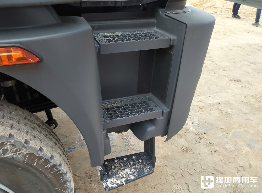 在欧洲走“廉价”路线福特Cargo自卸车,带您看看它的配置如何 - 第8张 - 提加商用车网 在欧洲走“廉价”路线福特Cargo自卸车,带您看看它的配置如何 - 第8张