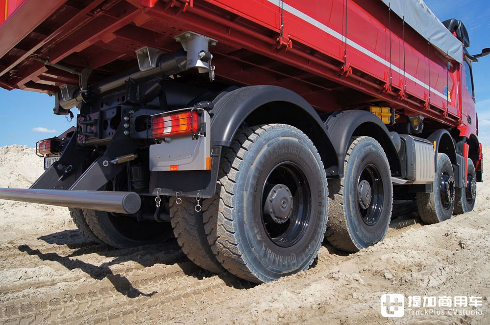 8x6驱动还带电子后视镜，这台奔驰Arocs自卸车配置亮点真多 - 第9张
