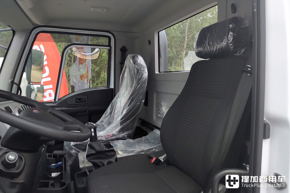 在欧洲走“廉价”路线福特Cargo自卸车,带您看看它的配置如何 - 第9张 - 提加商用车网 在欧洲走“廉价”路线福特Cargo自卸车,带您看看它的配置如何 - 第9张