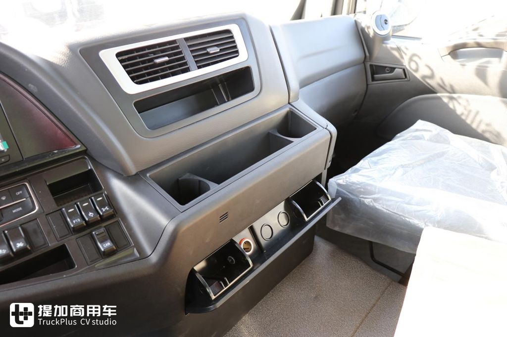 国产泵车底盘之光,62米级汕德卡G7泵车实拍,带您看看它的强力配置 - 第12张 - 提加商用车网 国产泵车底盘之光,62米级汕德卡G7泵车实拍,带您看看它的强力配置 - 第12张