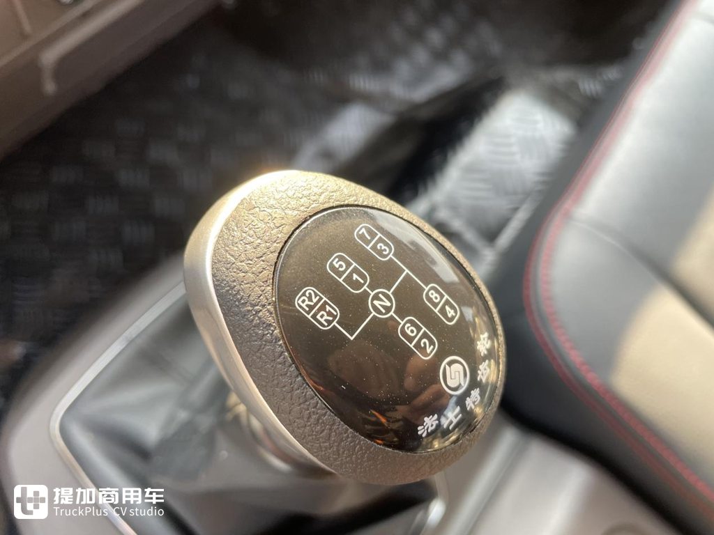 新大灯设计的真好看,内饰也高端舒适多了,江淮骏铃擎天柱黄牌轻卡实拍 - 第12张 - 提加商用车网 新大灯设计的真好看,内饰也高端舒适多了,江淮骏铃擎天柱黄牌轻卡实拍 - 第12张