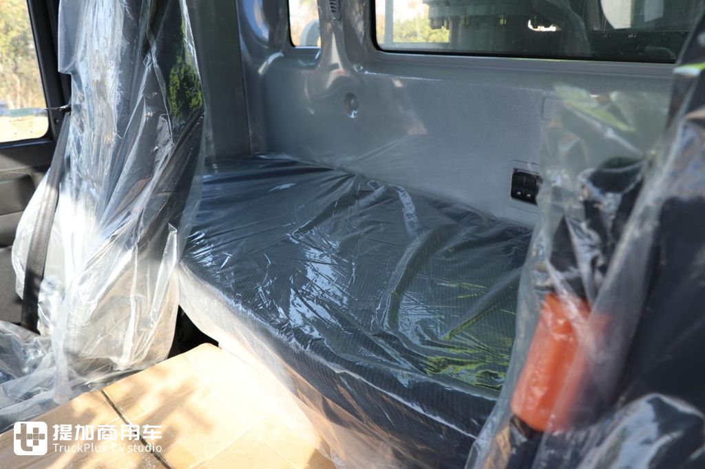 国产泵车底盘之光,62米级汕德卡G7泵车实拍,带您看看它的强力配置 - 第13张 - 提加商用车网 国产泵车底盘之光,62米级汕德卡G7泵车实拍,带您看看它的强力配置 - 第13张