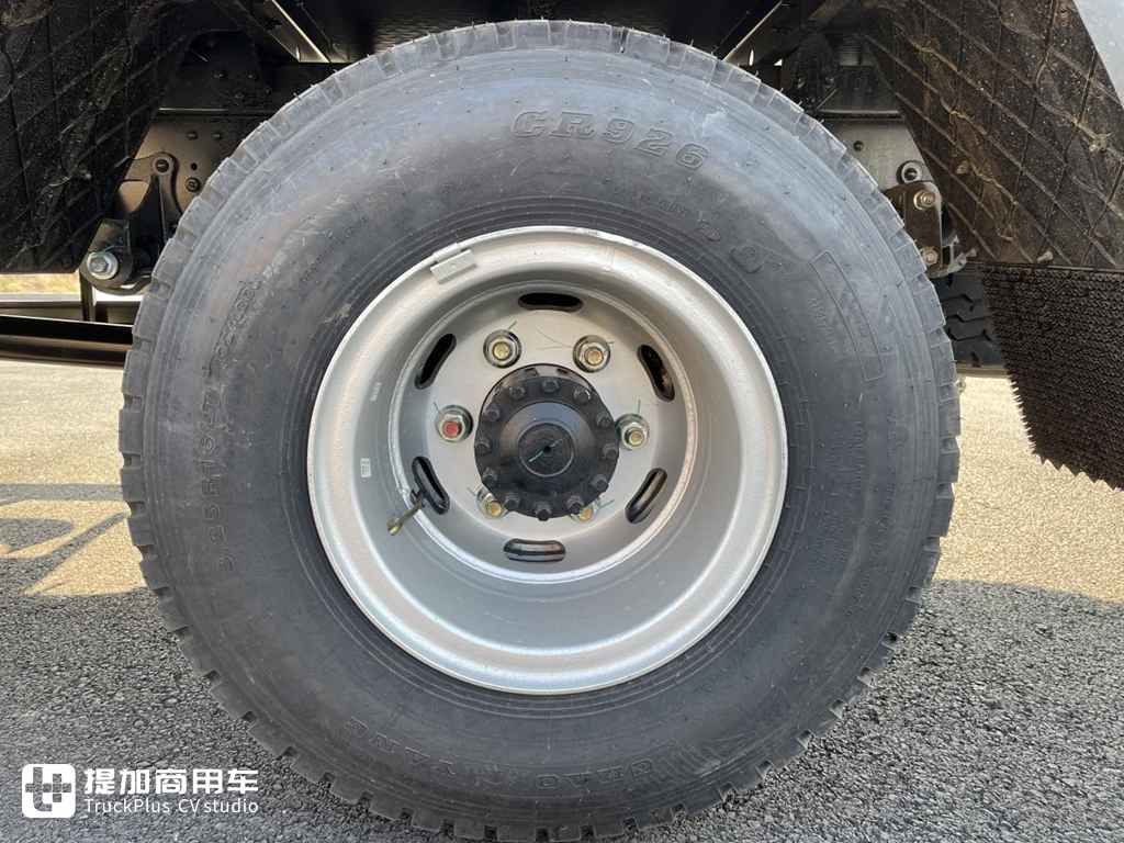 新大灯设计的真好看,内饰也高端舒适多了,江淮骏铃擎天柱黄牌轻卡实拍 - 第13张 - 提加商用车网 新大灯设计的真好看,内饰也高端舒适多了,江淮骏铃擎天柱黄牌轻卡实拍 - 第13张