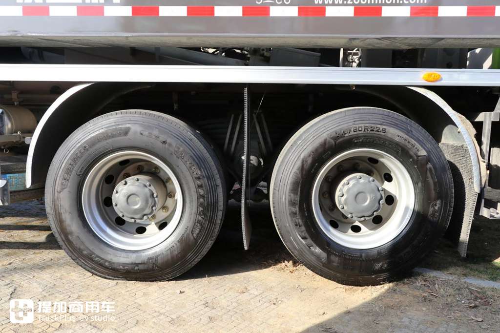 国产泵车底盘之光,62米级汕德卡G7泵车实拍,带您看看它的强力配置 - 第17张 - 提加商用车网 国产泵车底盘之光,62米级汕德卡G7泵车实拍,带您看看它的强力配置 - 第17张