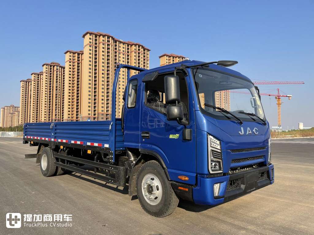 新大灯设计的真好看,内饰也高端舒适多了,江淮骏铃擎天柱黄牌轻卡实拍 - 第17张 - 提加商用车网 新大灯设计的真好看,内饰也高端舒适多了,江淮骏铃擎天柱黄牌轻卡实拍 - 第17张