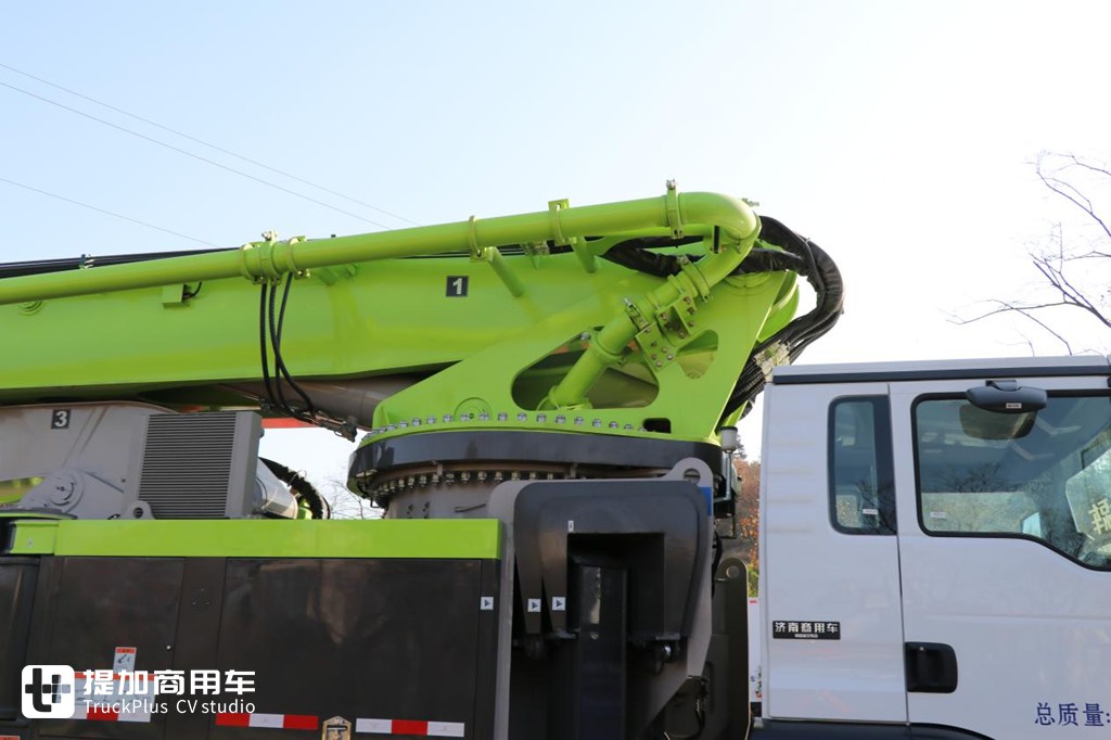 国产泵车底盘之光,62米级汕德卡G7泵车实拍,带您看看它的强力配置 - 第23张 - 提加商用车网 国产泵车底盘之光,62米级汕德卡G7泵车实拍,带您看看它的强力配置 - 第23张