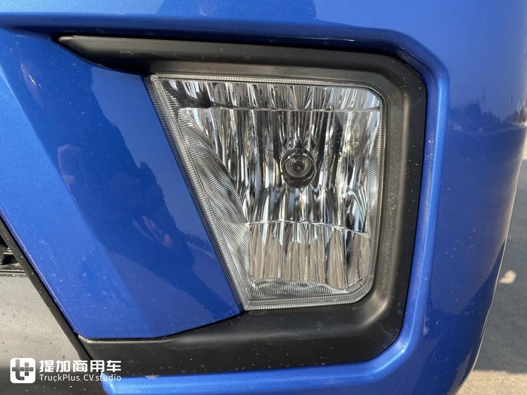 新大灯设计的真好看,内饰也高端舒适多了,江淮骏铃擎天柱黄牌轻卡实拍 - 第3张 - 提加商用车网 新大灯设计的真好看,内饰也高端舒适多了,江淮骏铃擎天柱黄牌轻卡实拍 - 第3张