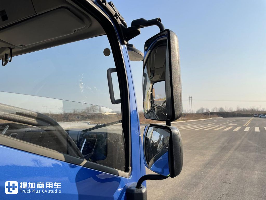 新大灯设计的真好看,内饰也高端舒适多了,江淮骏铃擎天柱黄牌轻卡实拍 - 第4张 - 提加商用车网 新大灯设计的真好看,内饰也高端舒适多了,江淮骏铃擎天柱黄牌轻卡实拍 - 第4张