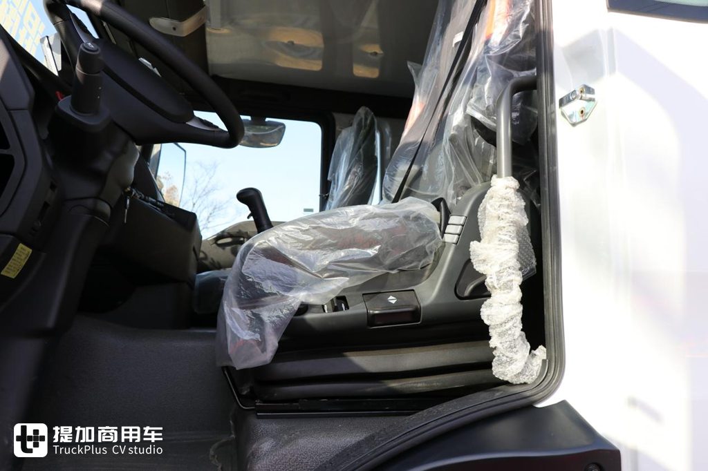 国产泵车底盘之光,62米级汕德卡G7泵车实拍,带您看看它的强力配置 - 第7张 - 提加商用车网 国产泵车底盘之光,62米级汕德卡G7泵车实拍,带您看看它的强力配置 - 第7张