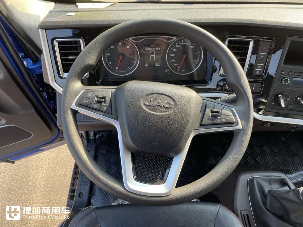 新大灯设计的真好看,内饰也高端舒适多了,江淮骏铃擎天柱黄牌轻卡实拍 - 第7张 - 提加商用车网 新大灯设计的真好看,内饰也高端舒适多了,江淮骏铃擎天柱黄牌轻卡实拍 - 第7张