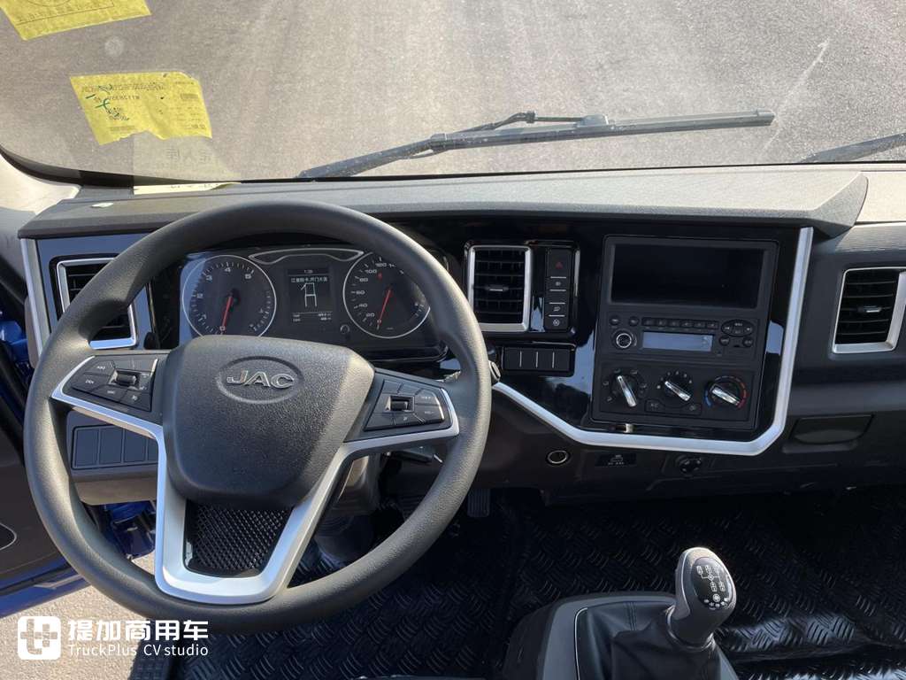 新大灯设计的真好看,内饰也高端舒适多了,江淮骏铃擎天柱黄牌轻卡实拍 - 第8张 - 提加商用车网 新大灯设计的真好看,内饰也高端舒适多了,江淮骏铃擎天柱黄牌轻卡实拍 - 第8张