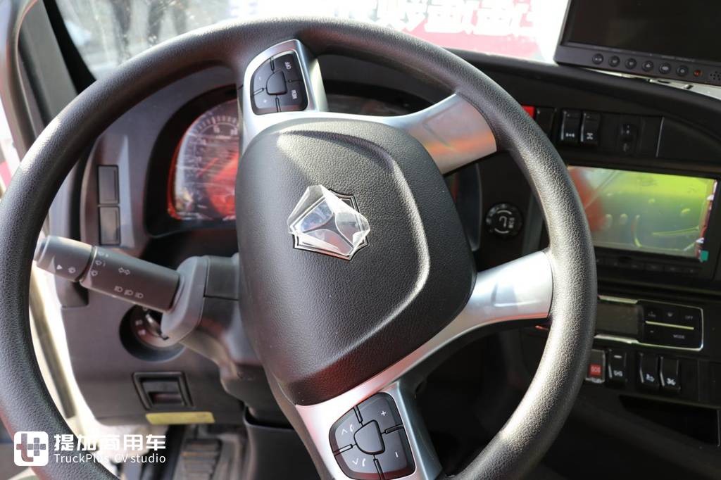 国产泵车底盘之光,62米级汕德卡G7泵车实拍,带您看看它的强力配置 - 第9张 - 提加商用车网 国产泵车底盘之光,62米级汕德卡G7泵车实拍,带您看看它的强力配置 - 第9张