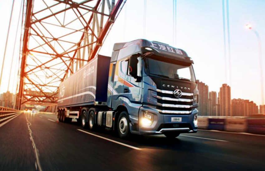 快递运输用什么车更值得信赖？首选上汽红岩杰狮H6 AMT牵引车