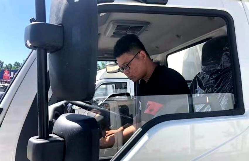 热爱变成职业,90后运输人用江淮康铃闯出了自己的一片天