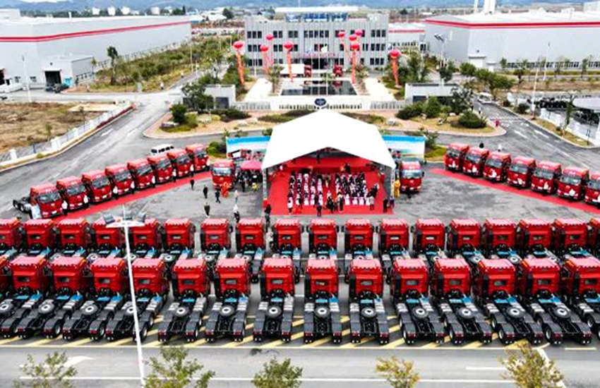 壮观!200辆解放重卡统一交付!