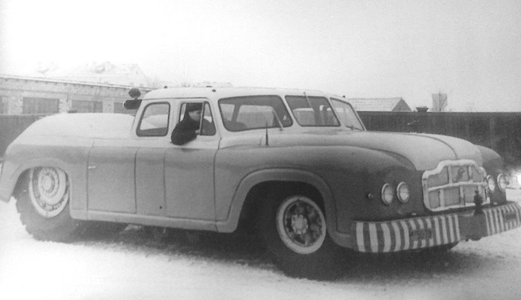 有着“轿车”的外观，却干着拉飞机的重活，带您见识卡车界的金刚芭比MAZ-541 - 第1张