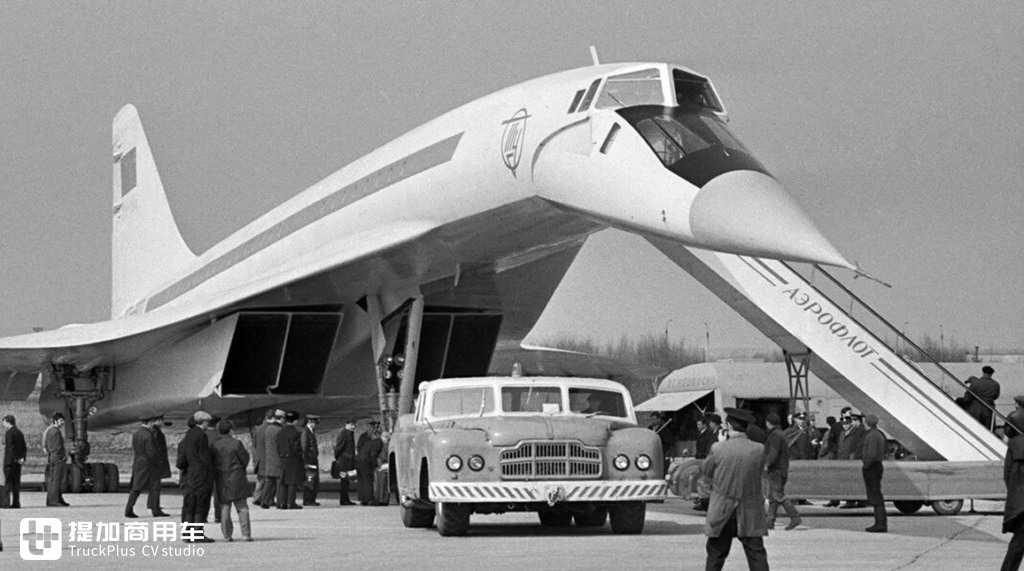 有着“轿车”的外观，却干着拉飞机的重活，带您见识卡车界的金刚芭比MAZ-541 - 第3张