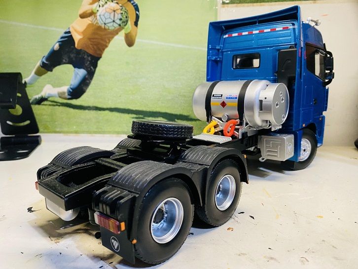 售价不高，做工还不错的卡车模型之一：福田欧曼EST LNG牵引车模型实拍 - 第4张